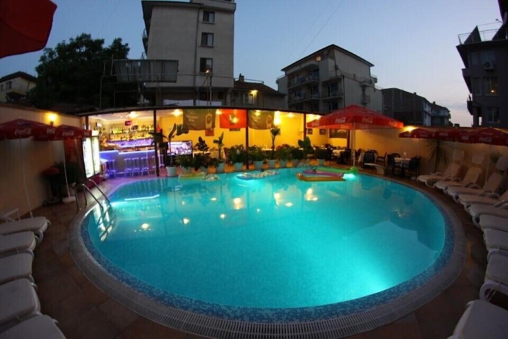 נסבר Italia Hotel מראה חיצוני תמונה