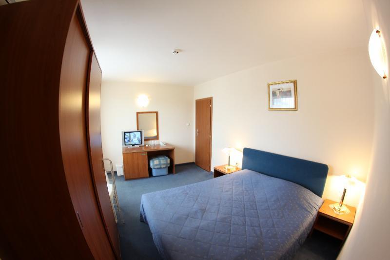 נסבר Italia Hotel מראה חיצוני תמונה
